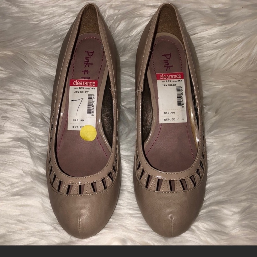 NWOB, Pink and Pepper taupe heels